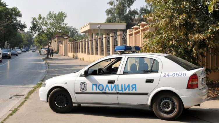 Обвиниха служители на ДАНС и МВР в изнудване за €30 хил.