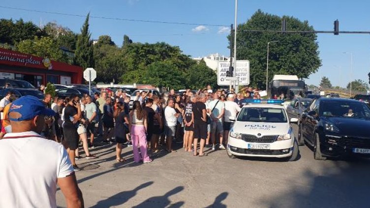 Протестиращи пак затварят пътя за курортните комплекси край Варна