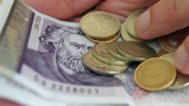 50% по-бедни сме от европейците, но пък дрехите ни са най-евтини