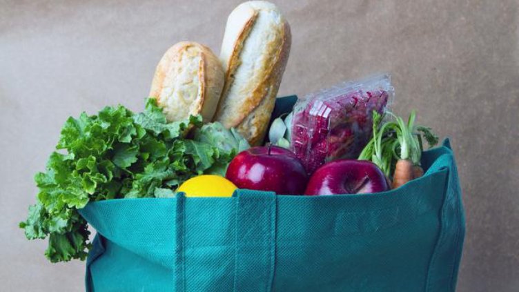 Добричлия открадна торба с храна от кола в центъра на Варна