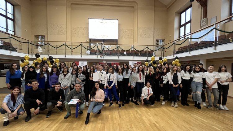 Наградиха 30 доброволци от варненски училища