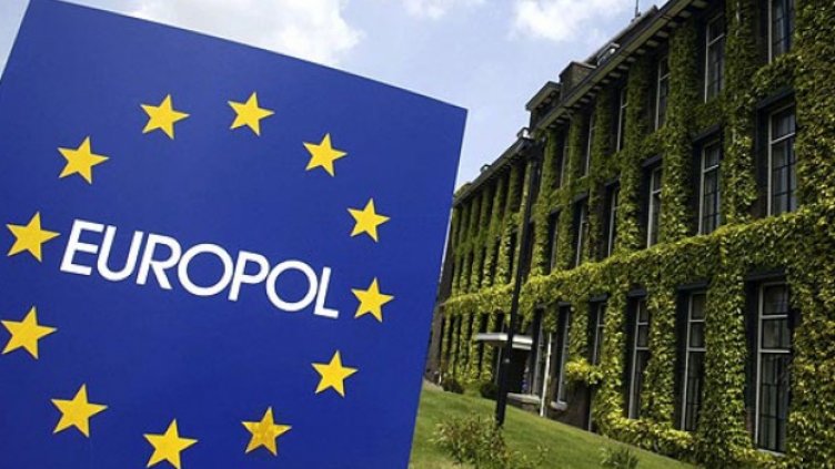 Европол задържа 58 за трафик на оръжие към ЕС