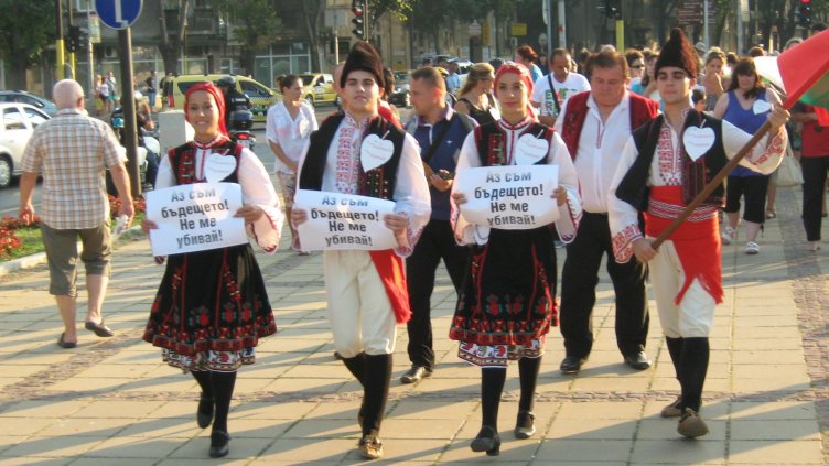 Варненци подкрепиха кампанията против войната по пътищата (ГАЛЕРИЯ)
