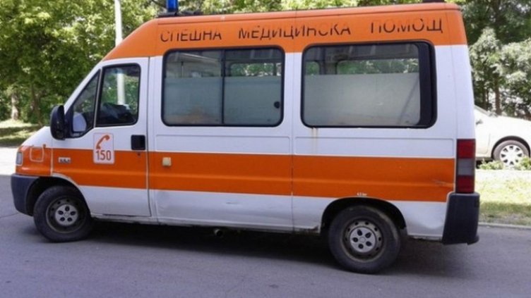 Микробус се блъсна във фонтан в Пазарджик, шофьорът е починал