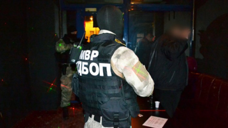 Разбиха група, укрила 2 млн. лв. данъци от продажба на мобилни телефони