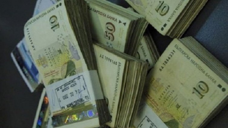 Задържаха две жени, извършили измами за над 200 000 лв.