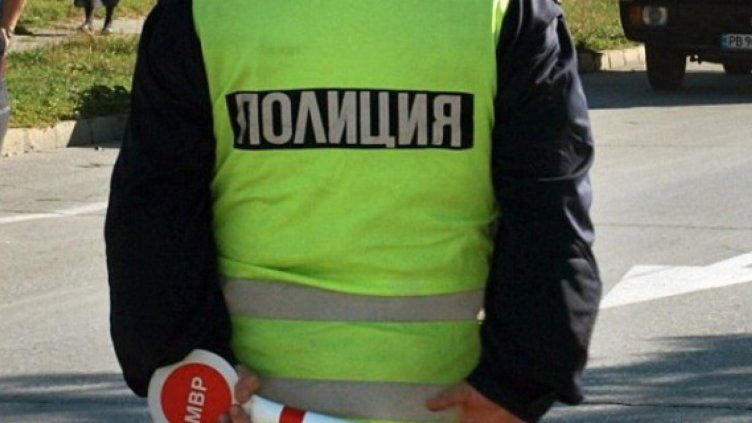 Пътен полицай се размина на косъм от прегазване