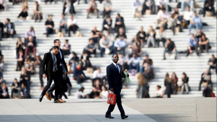 Шефовете на големи компании в САЩ печелят 347 пъти повече от служителите си