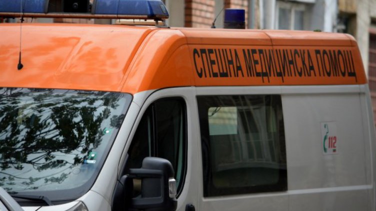 Трима пострадаха при пожар във фабрика