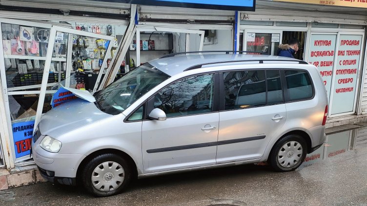 Бум на катастрофите във Варна, в дъжда вчера