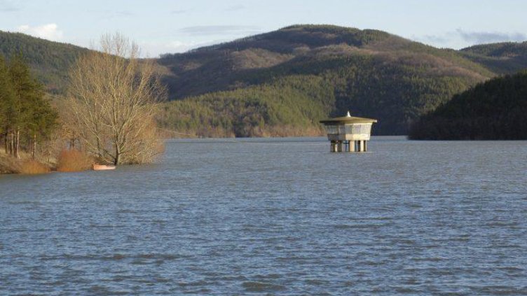 Няма опасност от воден режим в Бургас и Варна