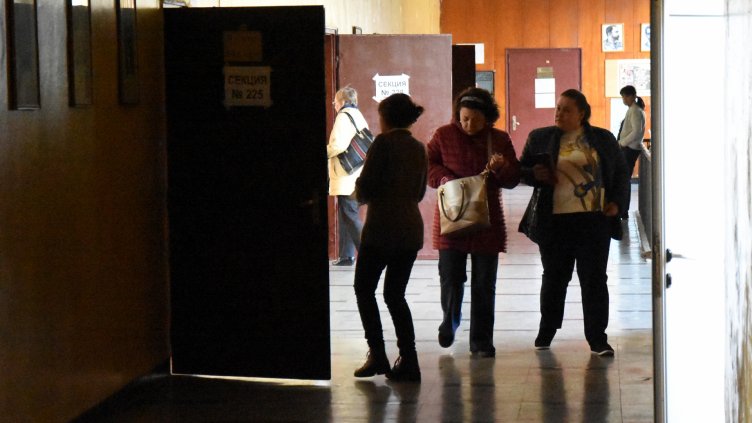 10,45 % избирателна активност във Варна към 12,30 ч.