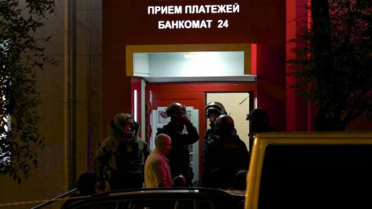 Фалирал клиент взе заложници в банков клон в Москва
