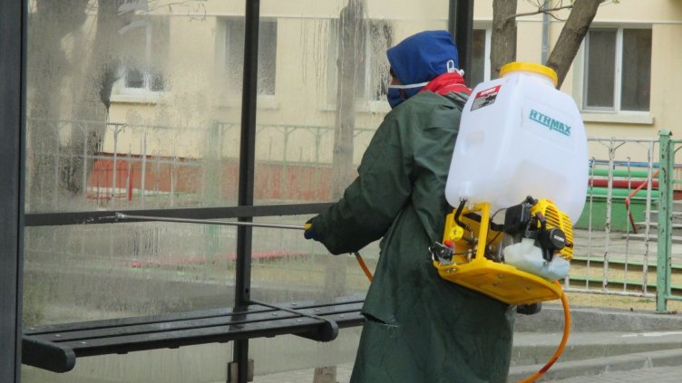 Продължава дезинфекцията на спирките във Варна