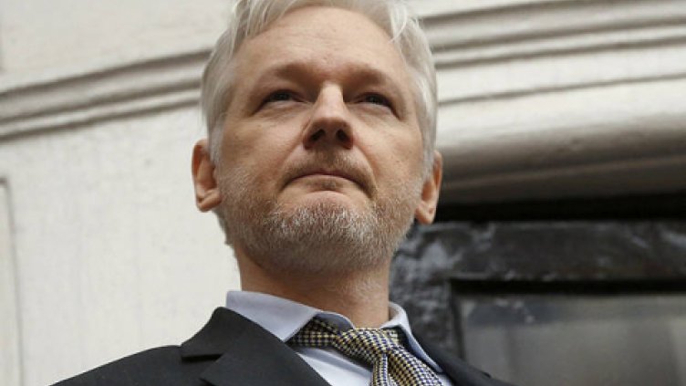 Еквадор се готви да откаже убежище на Джулиан Асандж