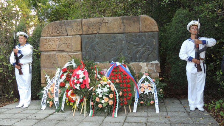 Военни моряци в тържествата от връщането на Добрич към България