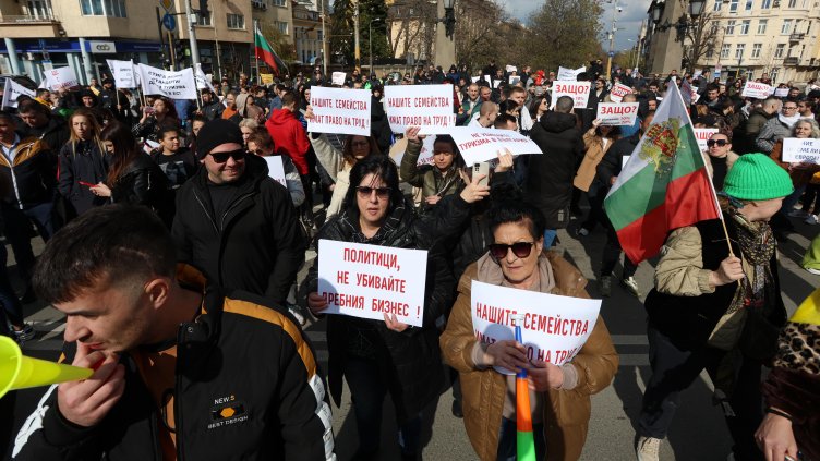 Хиляди ресторантьори и хотелиери протестираха