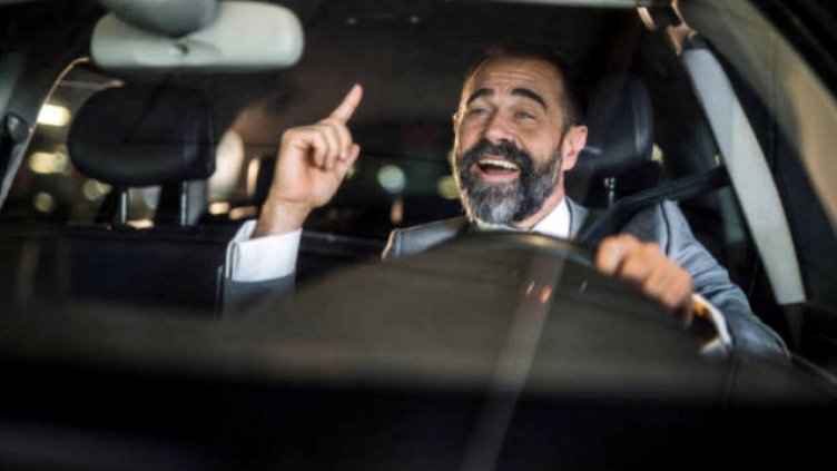 Слушането на кои песни е опасно при шофиране?