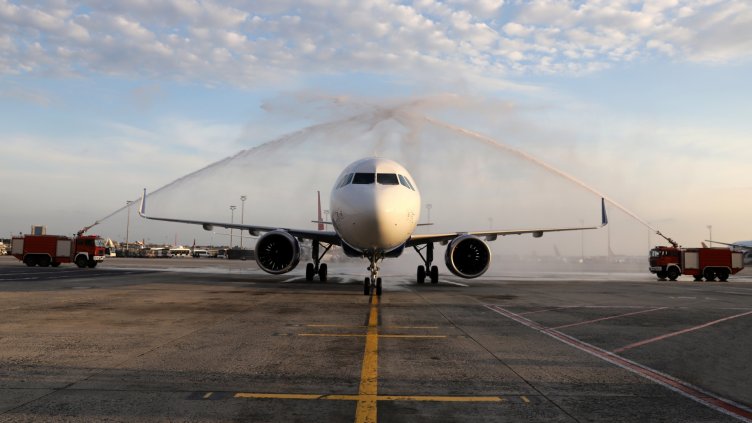 Воден салют посрещна първия чартър на „България Еър“ в Тел Авив