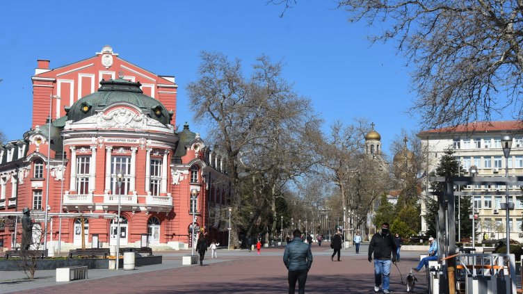 Варненци се възползват от пролетното време (СНИМКИ)