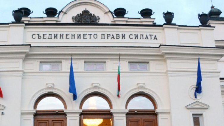 Вял протест пред парламента срещу модела "КОЙ"