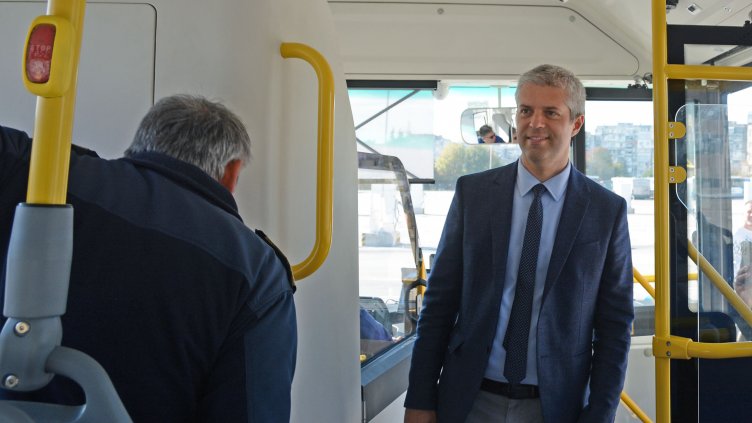 Кметът Благомир Коцев участва в приемателната комисия за зарядните станции на електробусите