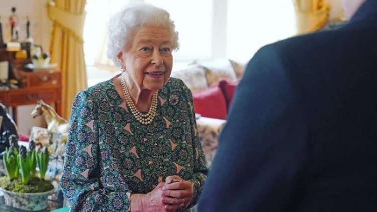 Кралицата "прескочи трапа", победи и COVID на 95 г.