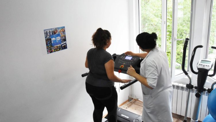 Дариха нова бягаща пътечка на Спортния диспансер във Варна