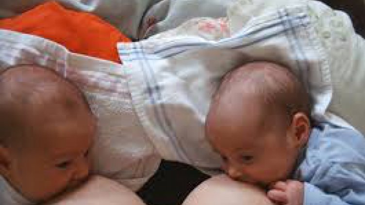 Британка без матка роди близнаци