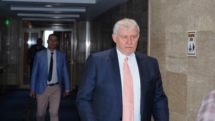 Румен Христов: Румен Радев пречи да се случат много неща в България