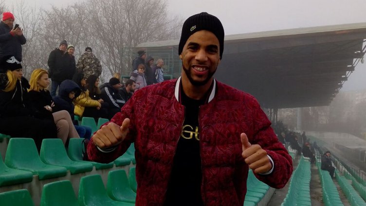 Курьор се завръща на "Тича"