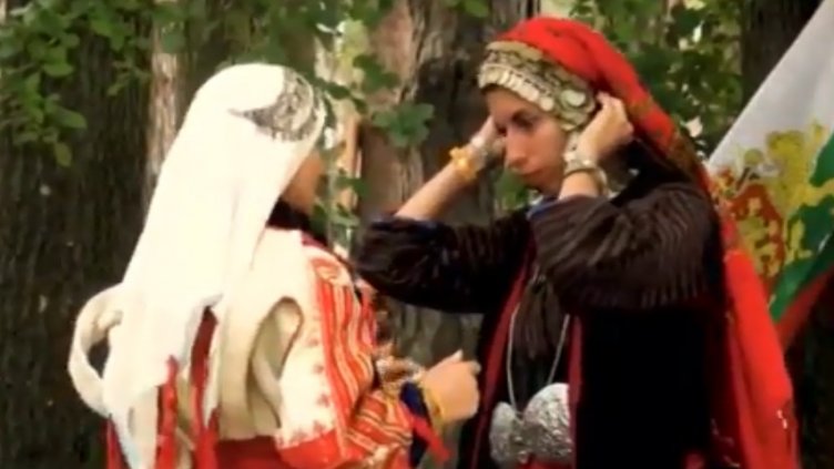 Без телефоните и слънчеви очила на фестивала в Жеравна