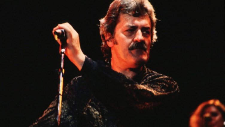 Почина певецът Рей Томас