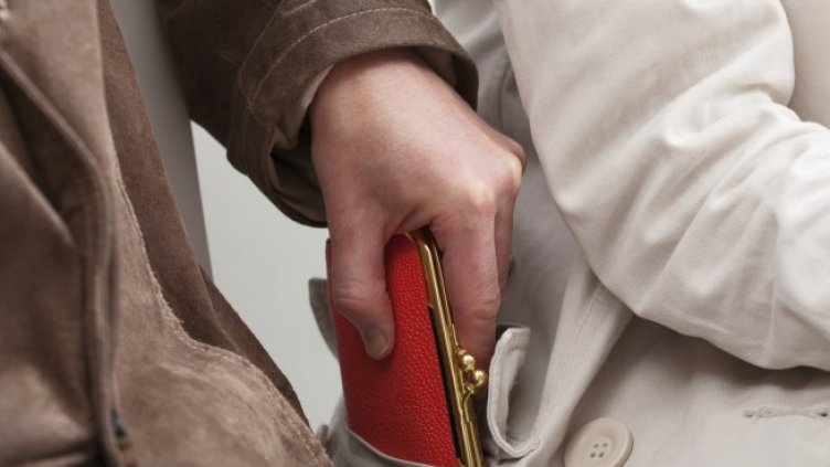 Непълнолетни крадат в таксита във Варна