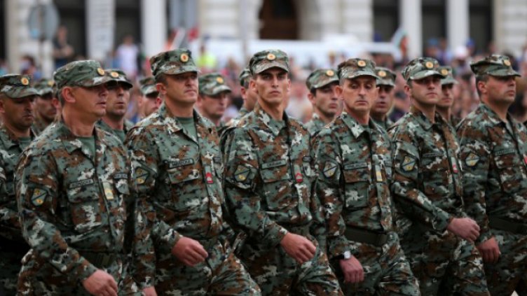 Максималната възраст за постъпване в армията да се увеличи, предлага МО