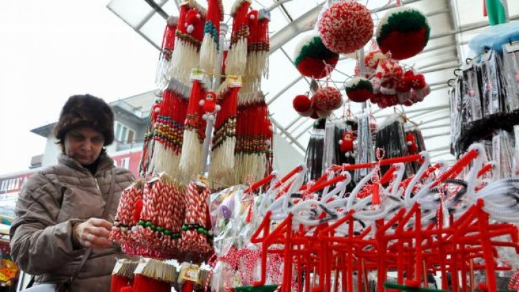 Баба Марта чука на вратата! Колко ще ни струва да закичим близките си за здраве тази година