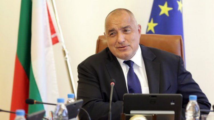 Какво носят на Борисов двете му роли - у дома и навън?