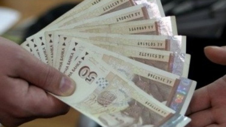 Над половината работодатели ще вдигат заплати през 2018 г.