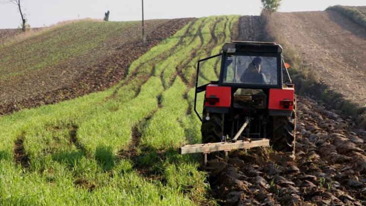 С изнесени приемни консултират фермери във Варненско