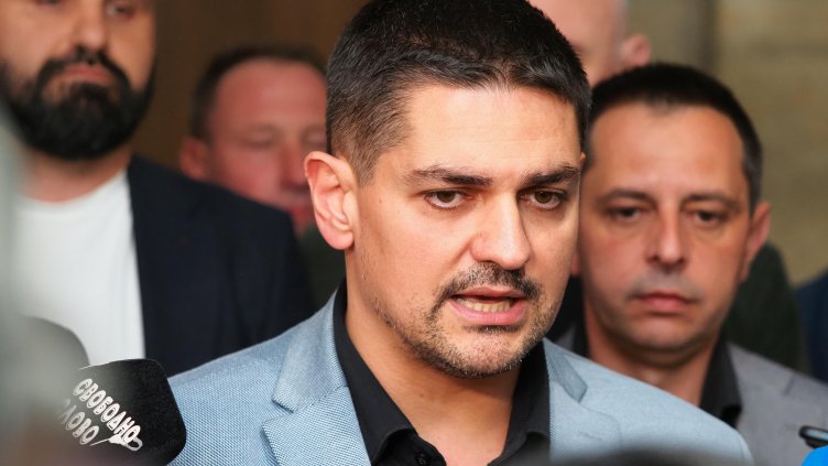 Радостин Василев депозира вота на недоверие