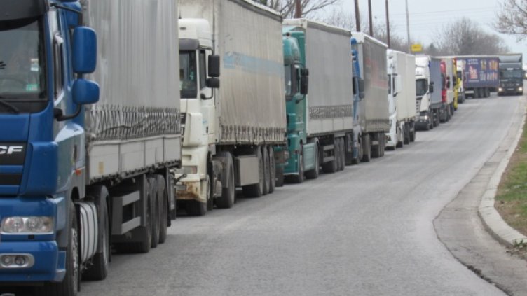 7-километрова опашка от тирове край граничния пункт Дунав мост-2