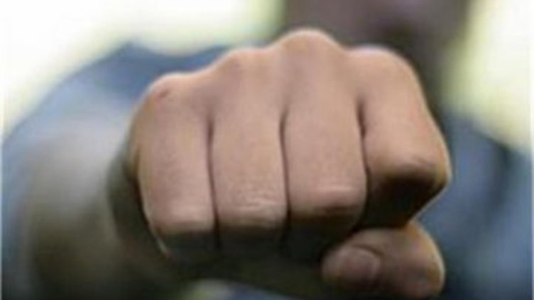 Тийнейджър преби мъж във „Владиславово“