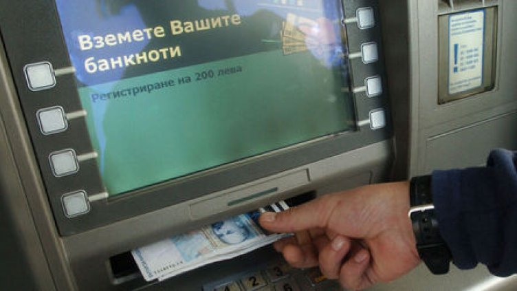 Откриха скиминг устройство на централен банкомат в Добрич