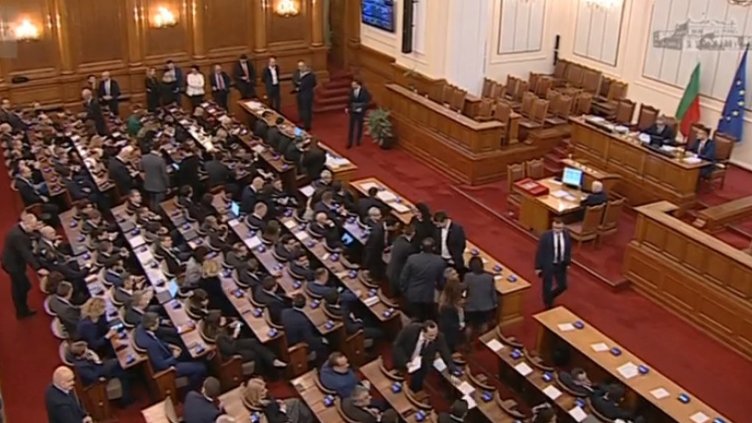 Каква бе 2022 г. за депутатите: Година на промяната, но и на политическа криза