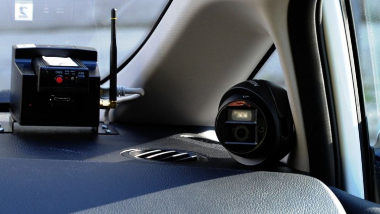 Маскирани разбиха ”Бентли” и отмъкнаха много пари