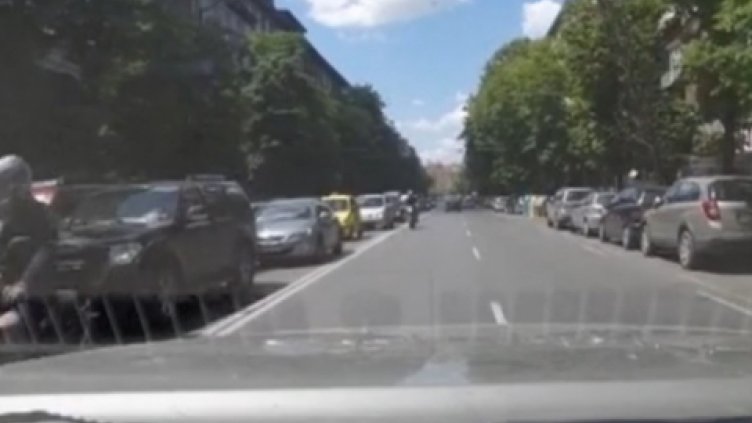 КАТ проверява десетки нарушители, заснети от шофьори