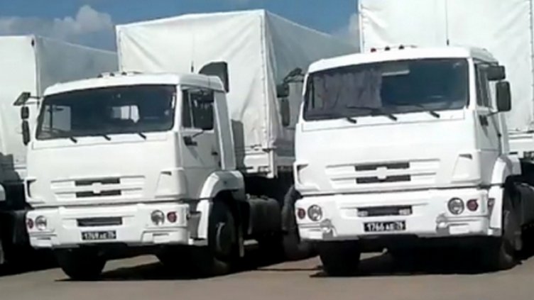Украински националисти блокират руски камиони  