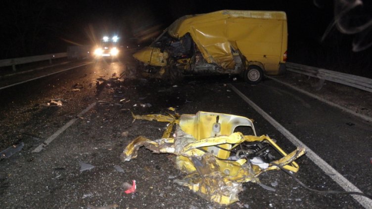 Мъж загина при тежка катастрофа на Е-79, има и пострадали