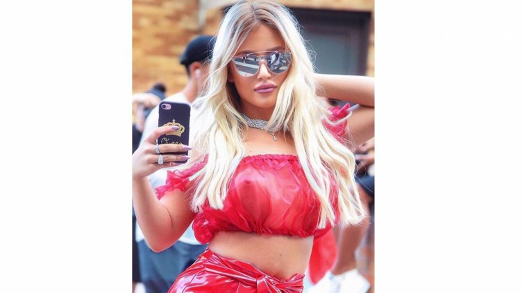 Скандално: Гери-Никол с прозрачно бюстие в Ню Йорк