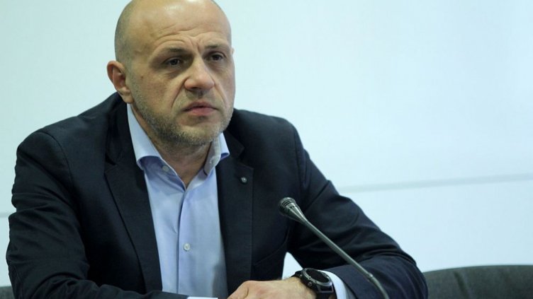 Томислав Дончев иска основно образование като задължение от Конституцията